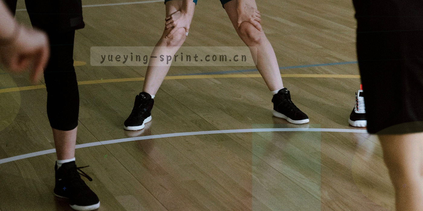 从小组赛到淘汰赛的分段光带横向延伸，节点用荧光绿圆点标注，底色由深蓝过渡到奶油底